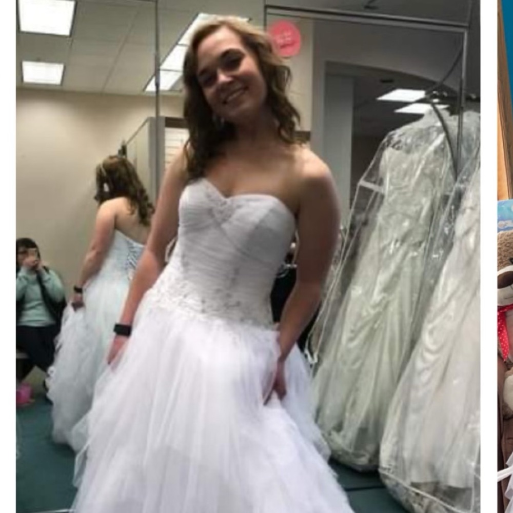 David’s Bridal Jewels Size 6 Wedding Dress. Worn once.